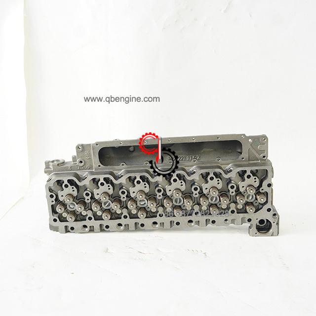 Hot Selling Diesel Industrial ISB6.7 Engine Parts Cylinder Head 5530224