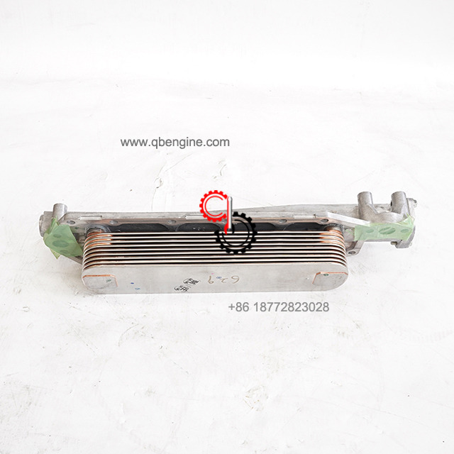 Heavy Duty Cummins QSK23 Oil Cooler Assembly 4096849 4095522 4096850
